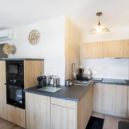 Confort Du Sud T2 Avec Garage Et Wifi En Centre-ville * Cavalaire-sur-Mer